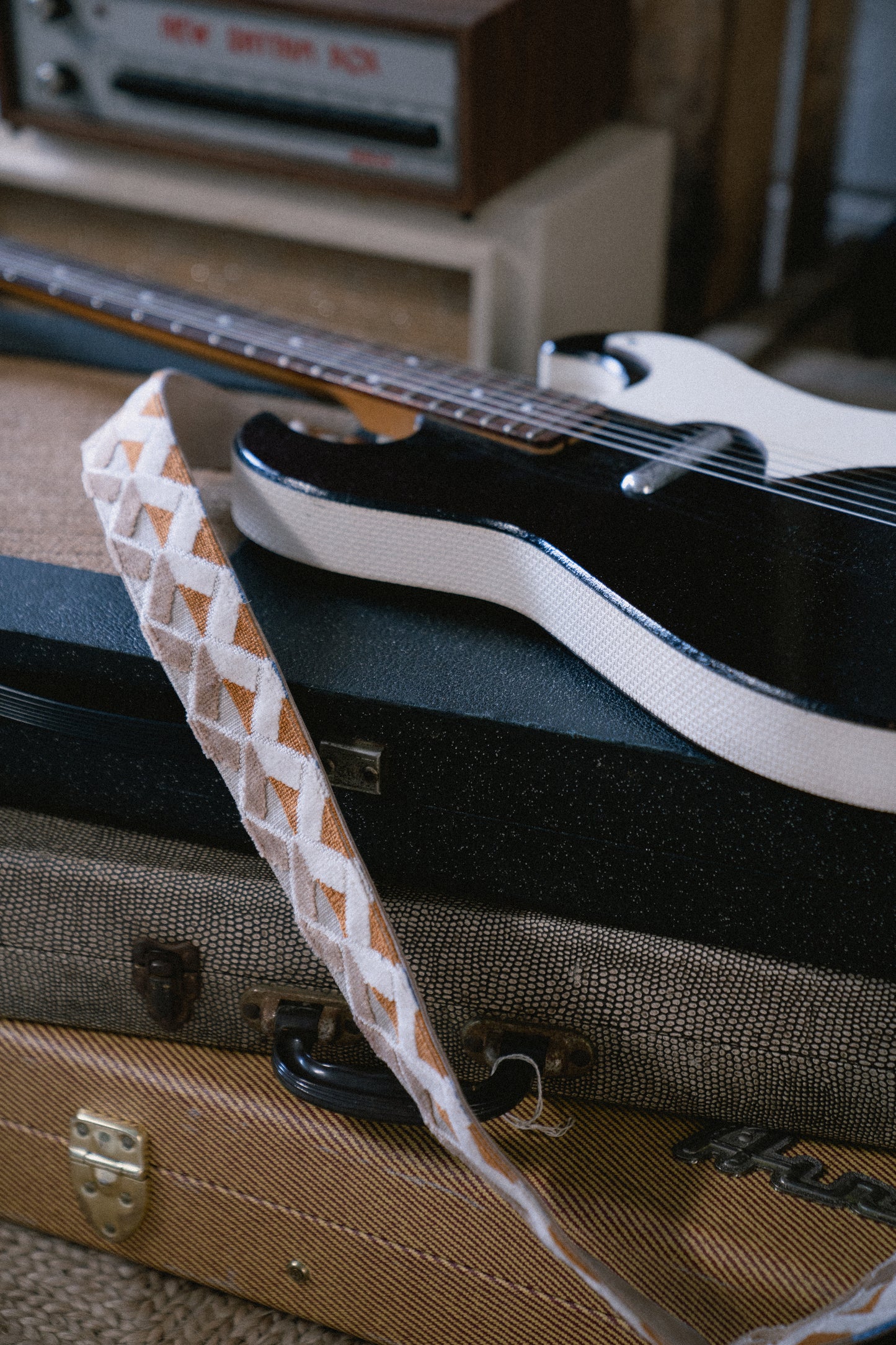 Oscillate Nubuck Leather Guitar Strap