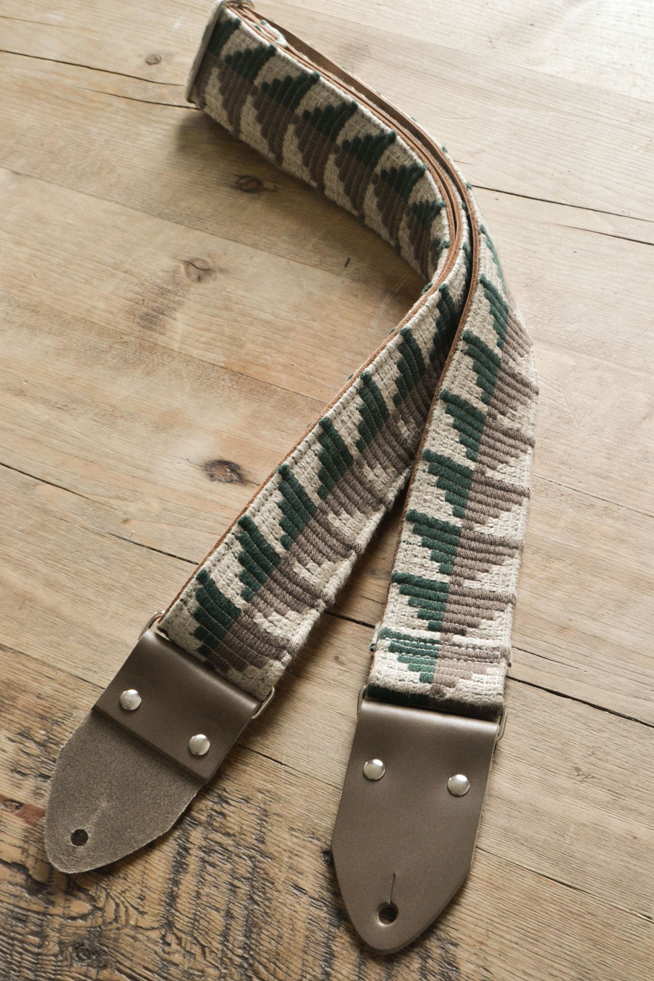 green vintage guitar strap