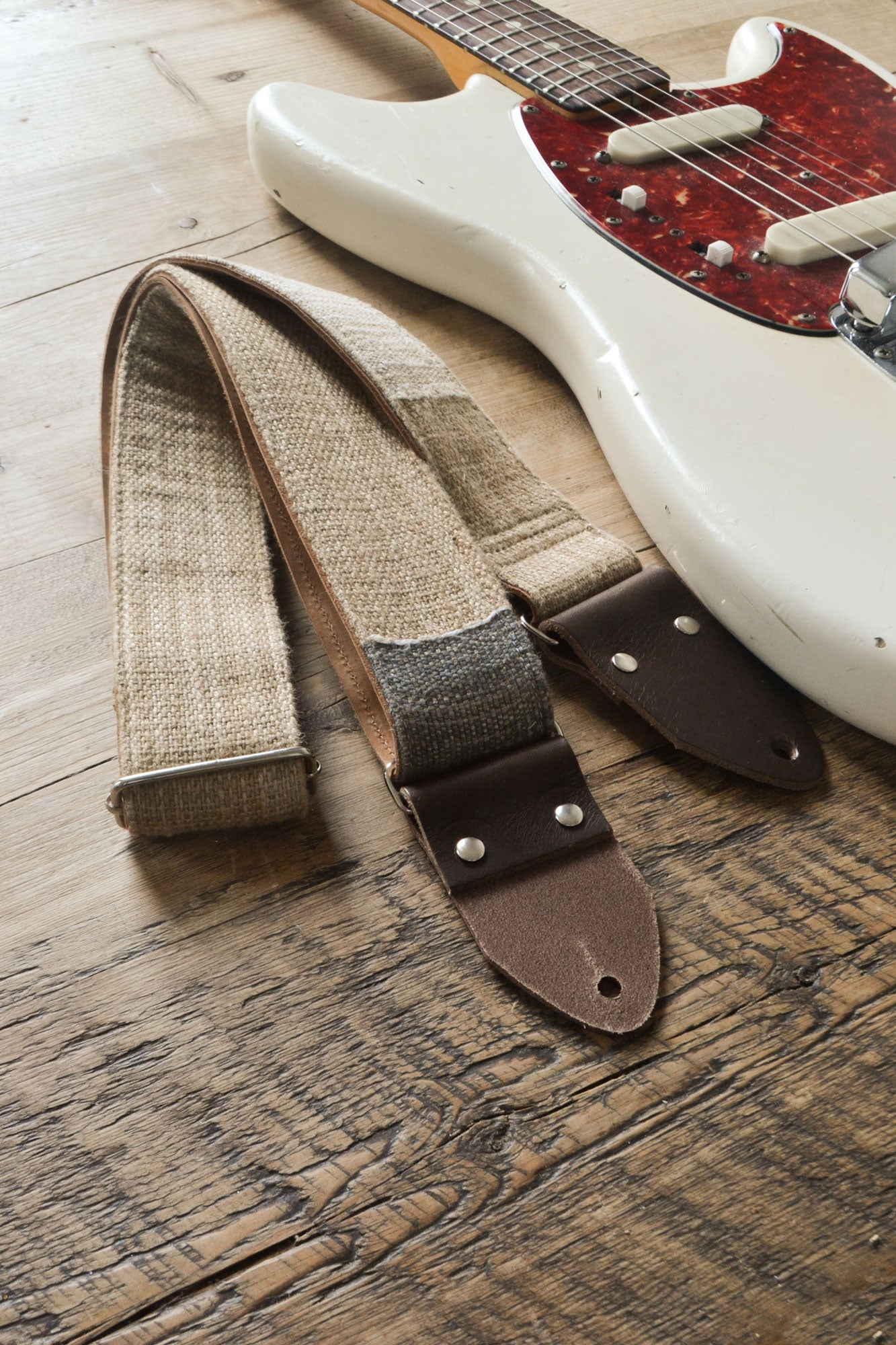 woven white guitar strap